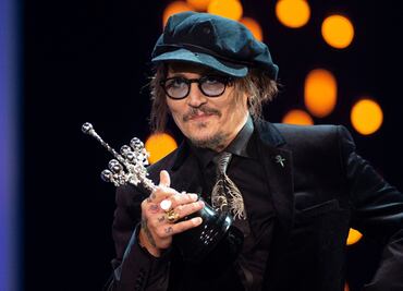 Pese a polémica, Johnny Depp recibe entre aplausos Premio Donostia a su trayectoria