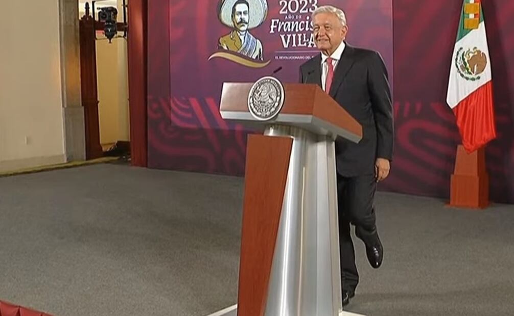 Parado en un solo pie, AMLO dice que el propósito es seguir desterrando la corrupción. Foto: Captura de pantalla