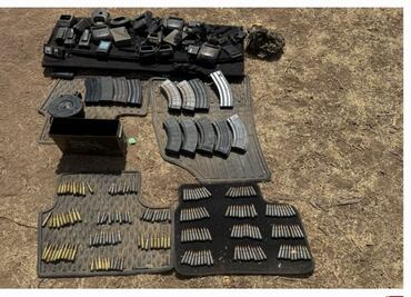 Recuperan 9 vehículos robados en Sinaloa; detienen a uno con arma y equipo de comunicación