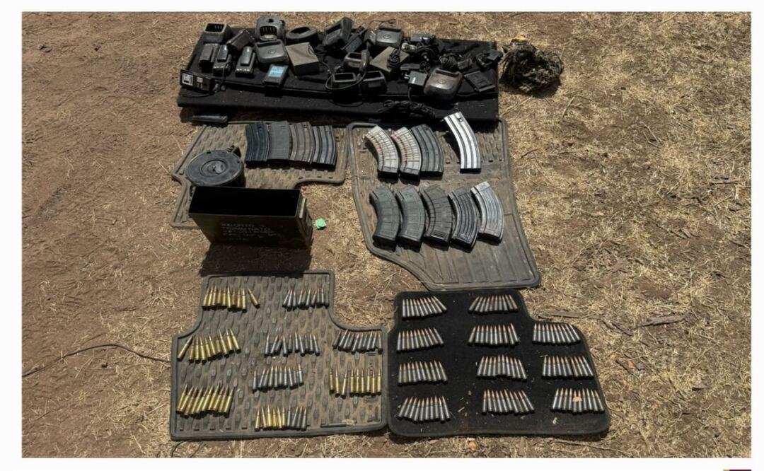 Recuperan 9 vehículos robados en Sinaloa; detienen a uno con arma y equipo de comunicación. Foto: Especial