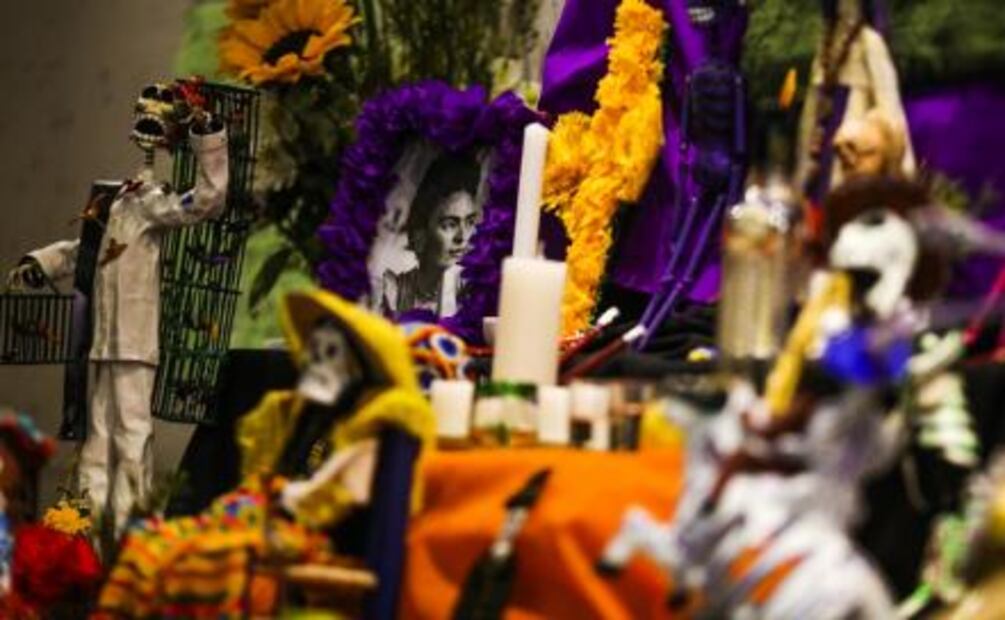 Ofrenda honra a Violeta Parra, Gabriela Mistral y Frida Kahlo