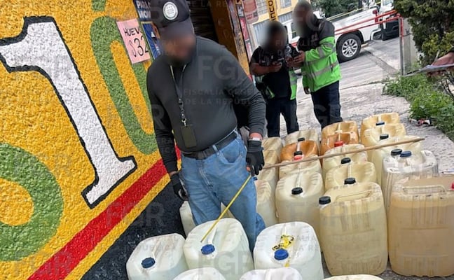 Hallan toma clandestina en refaccionaria de la GAM; FGR asegura 2 mil 250 litros de huachicol