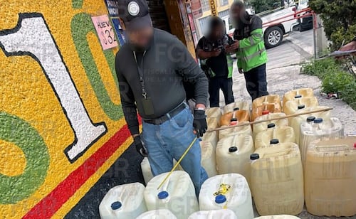 Hallan toma clandestina en refaccionaria de la GAM; FGR asegura 2 mil 250 litros de huachicol