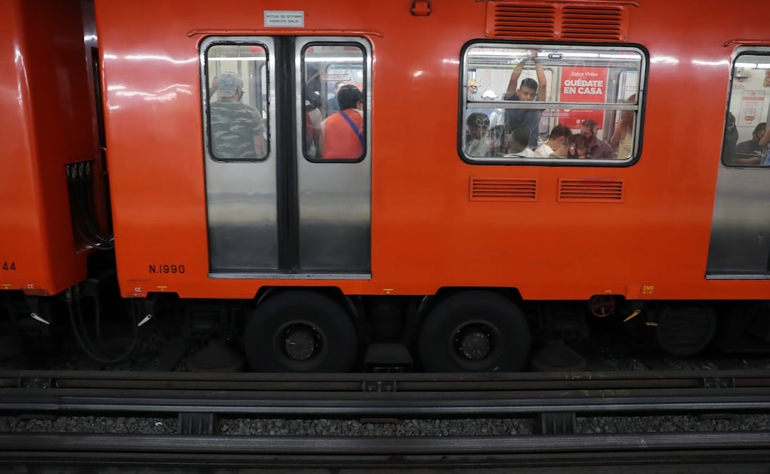 Metro y Metrobús reabren todas las estaciones por semáforo naranja