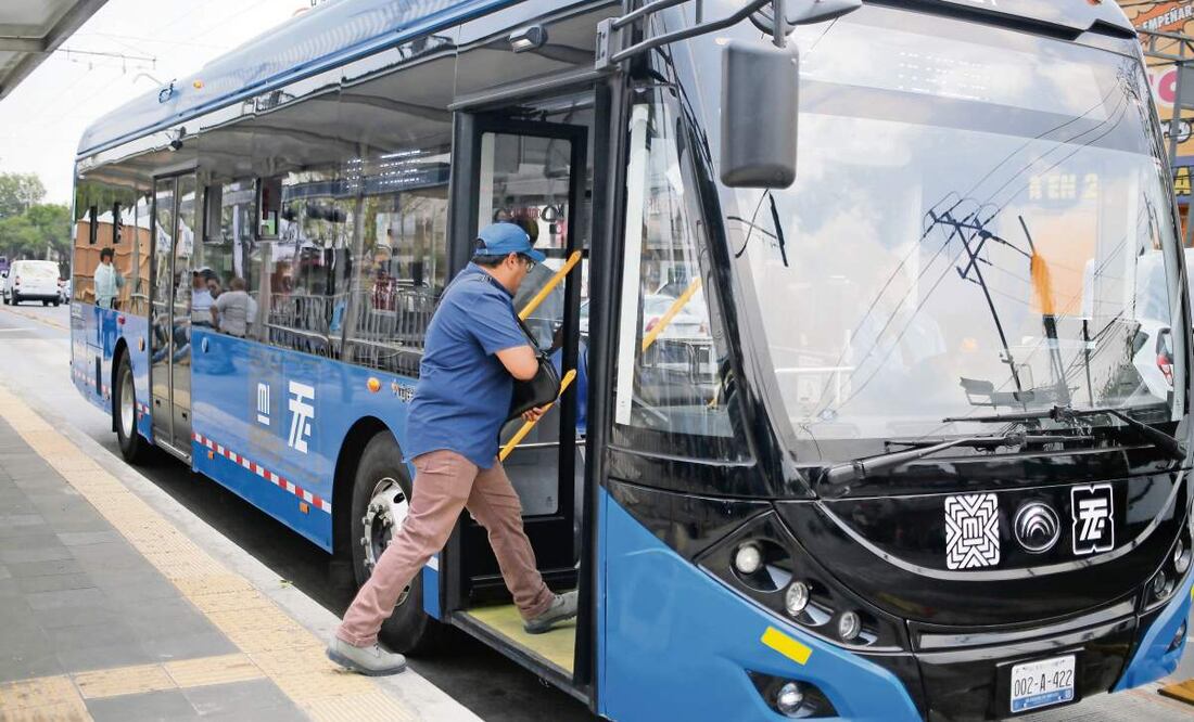 Este lunes Clara Brugada entregó 14 nuevas unidades del Trolebús que corre por avenida Aztecas en Coyoacán, desde Tasqueña a Perisur. (22/04/2025) Foto: Dário Luna | El Universal