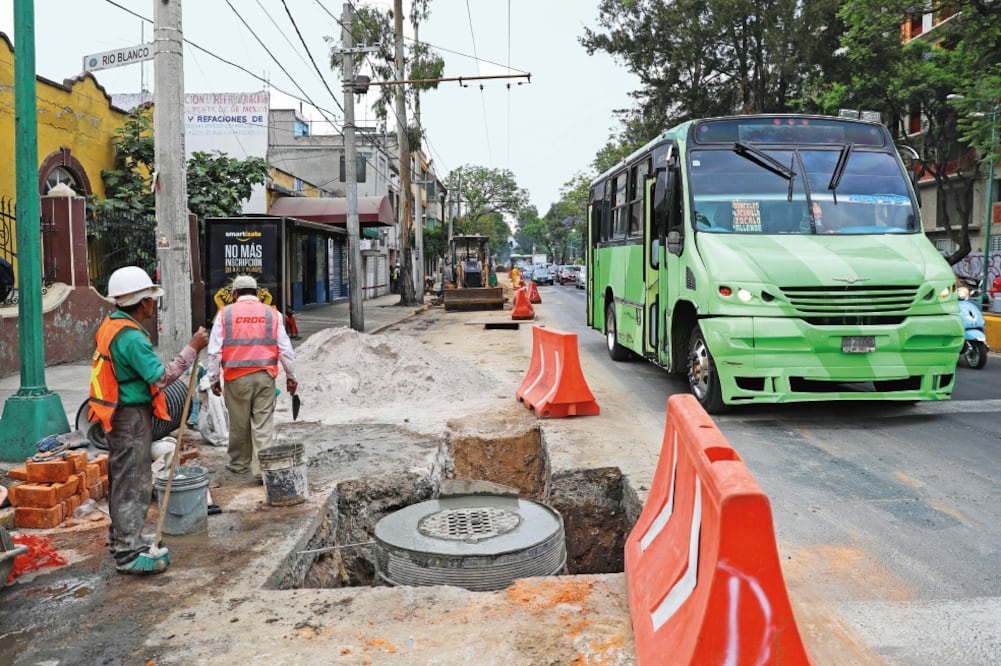 La Secretaría de Obras y Servicios comenzó a intervenir la Calzada de Los Misterios, donde además se rehabilitarán los monumentos de la zona. (GERMÁN ESPINOSA. EL UNIVERSAL)