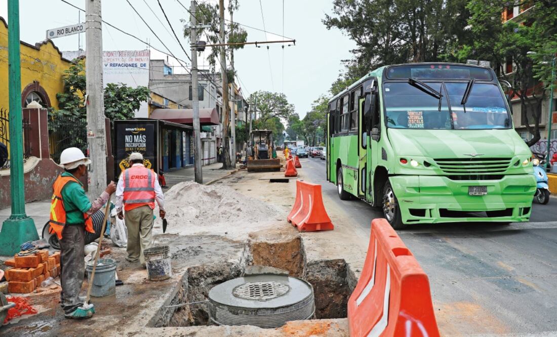 La Secretaría de Obras y Servicios comenzó a intervenir la Calzada de Los Misterios, donde además se rehabilitarán los monumentos de la zona. (GERMÁN ESPINOSA. EL UNIVERSAL)