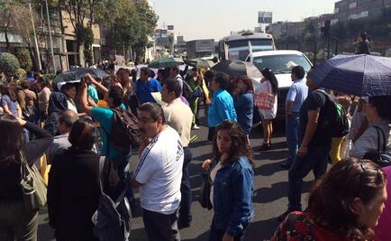 Trabajadores de escuelas bloquean Tlalpan