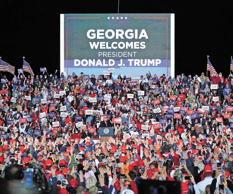 El expresidente de EU, Donald Trump, durante uno de sus mítines en Georgia. Foto: BRYNN ANDERSON. AP