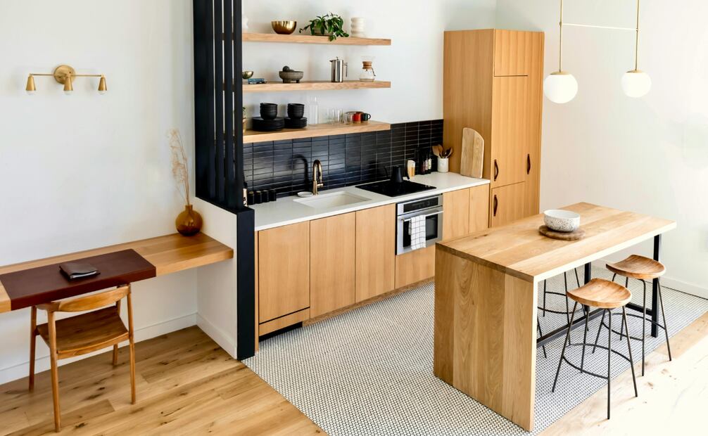 Este método evitará que el polvo se adhiera tan fácil y rápidamente a tus muebles. Foto: Canva