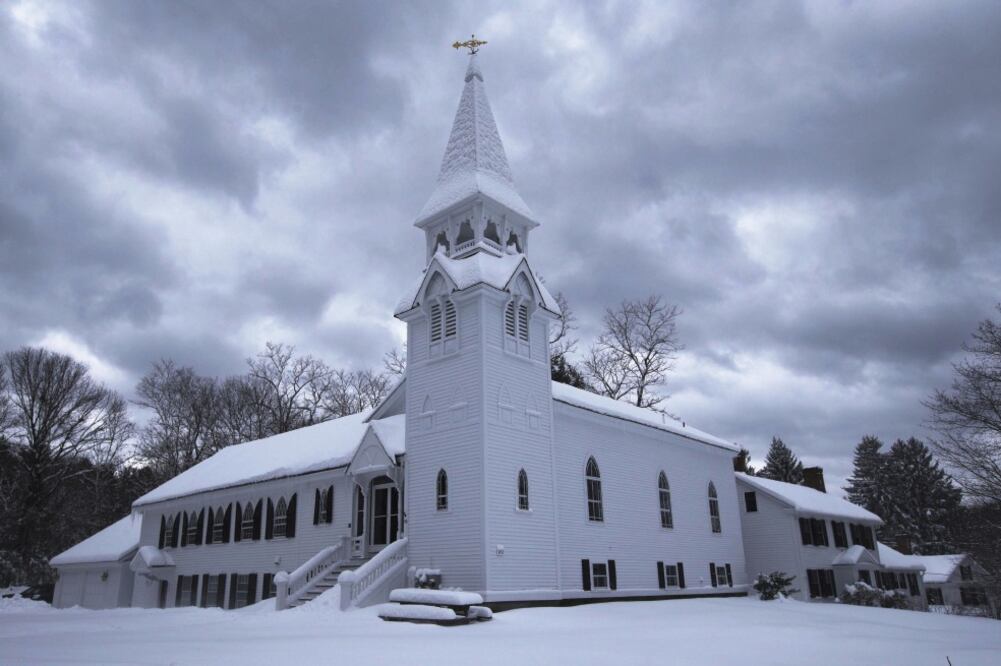 Orientación. Los religiosos dijeron que en los recintos darán apoyo espiritual, moral y económico a los migrantes (ARCHIVO EL UNIVERSAL)