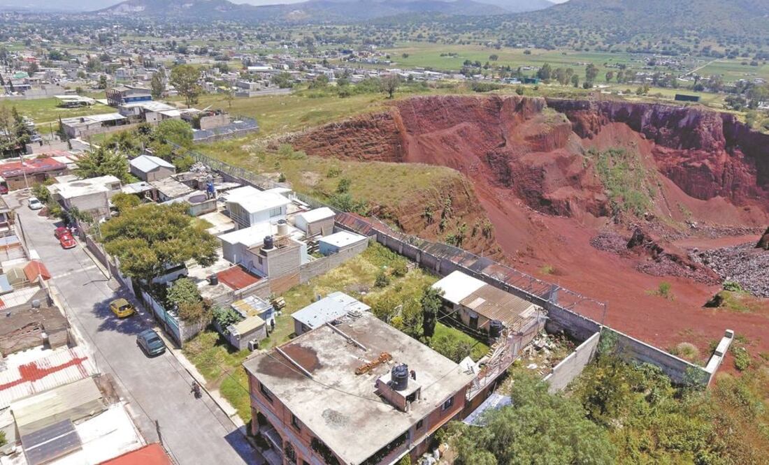 En Tezoyuca, varias familias viven al lado de un precipicio causado por una mina para el aeropuerto de Texcoco, por lo que sufren enfermedades respiratorias debido al polvo fino que se levanta en el lugar. DIEGO PRADO. EL UNIVERSAL