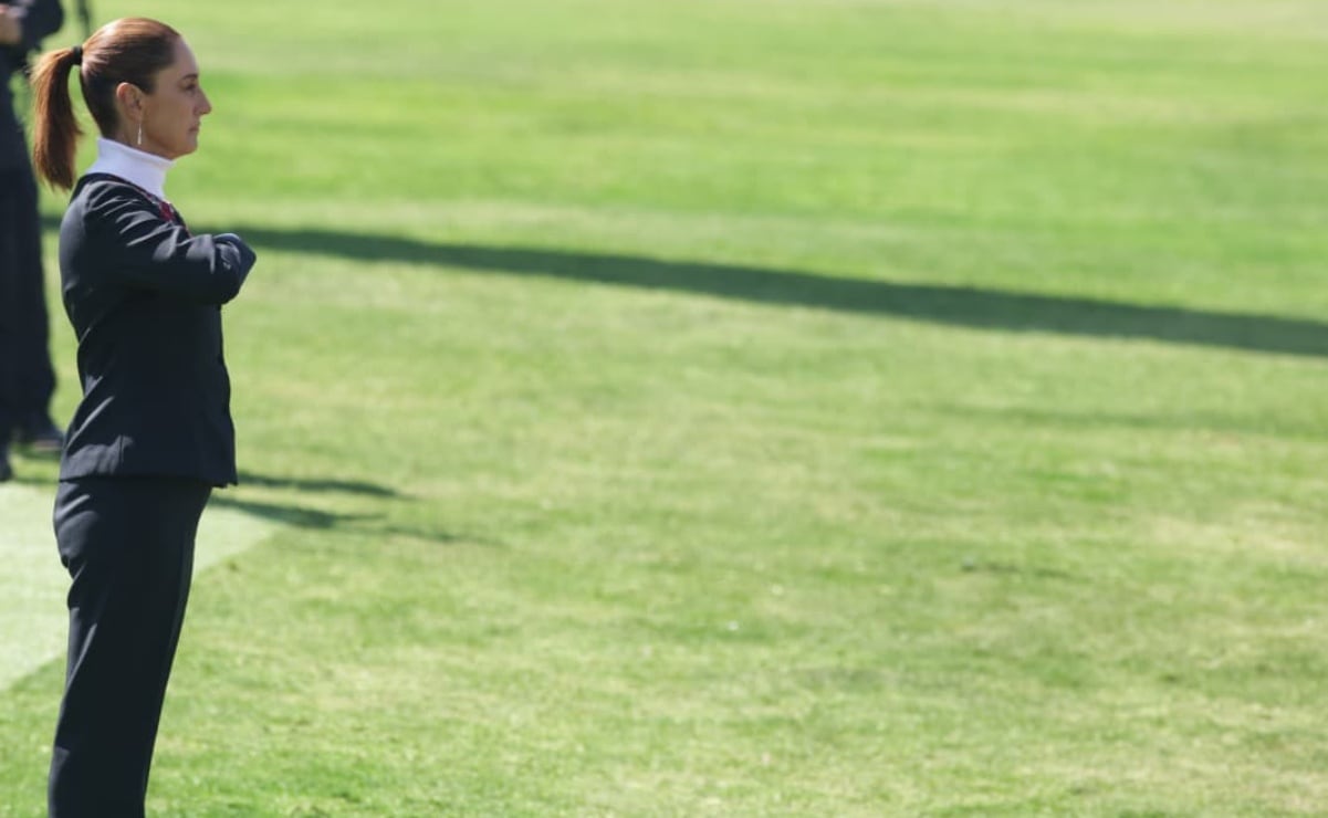 La presidenta de México, Claudia Sheinbaum, encabezó la ceremonia por el Día de la Bandera en el Campo Marte. Foto: Carlos Mejía / EL UNIVERSAL.