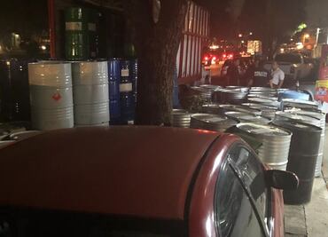 Profepa detiene a camioneta con 91 tambos de residuos tóxicos en Ecatepec