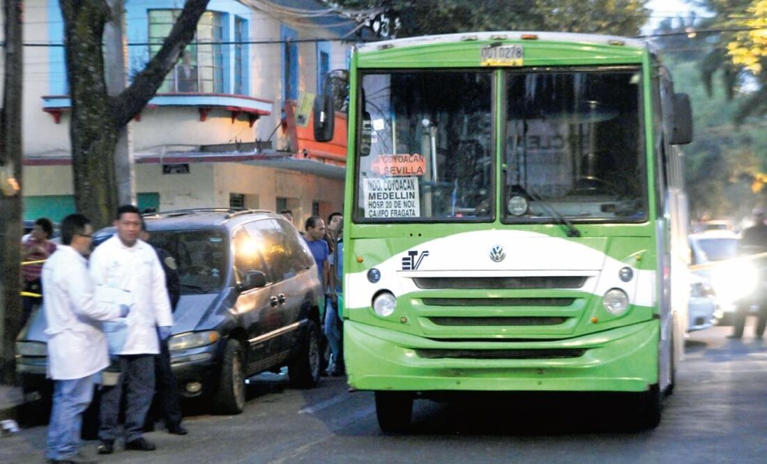 El asesinato ocurrió a bordo del la unidad 278 de la Ruta 1 en el cruce de Lago Zirahuén y Laguna de Términos, en la colonia Anáhuac. (HUGO GARCÍA. EL UNIVERSAL)
