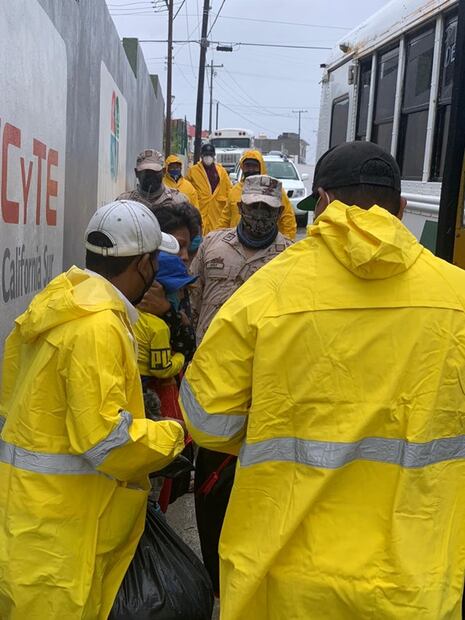 Decretan alerta roja para Los Cabos y La Paz por huracán “Genevieve”