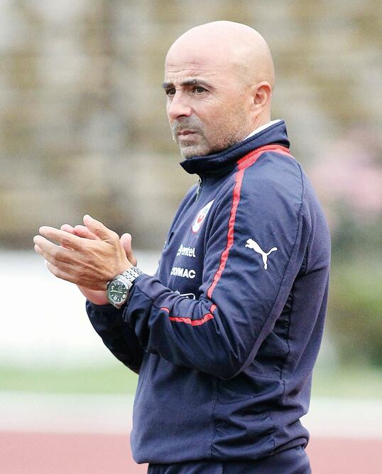 El argentino Jorge Sampaoli se habría reunido con Guillermo Cantú en Buenos Aires para hablar del Tri (CARLOS PARRA. EFE)