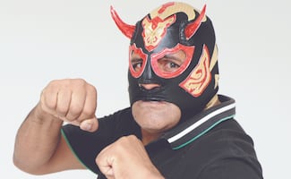 De defensa y portero a gladiador: la transformación de Cancerbero en la lucha libre 
