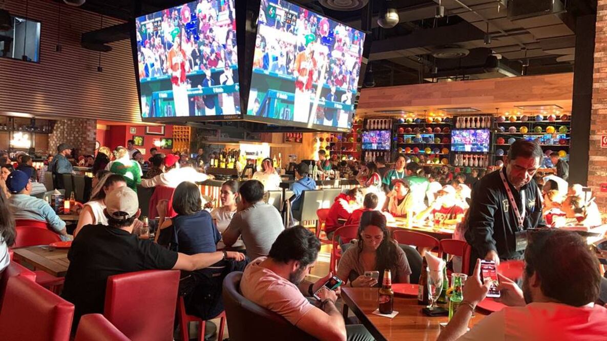 El 56% de los mexicanos tienen planeando apostar en la gran final de este sábado, de acuerdo con la consultora Kantar. Foto: Sports & Chips Games Bar