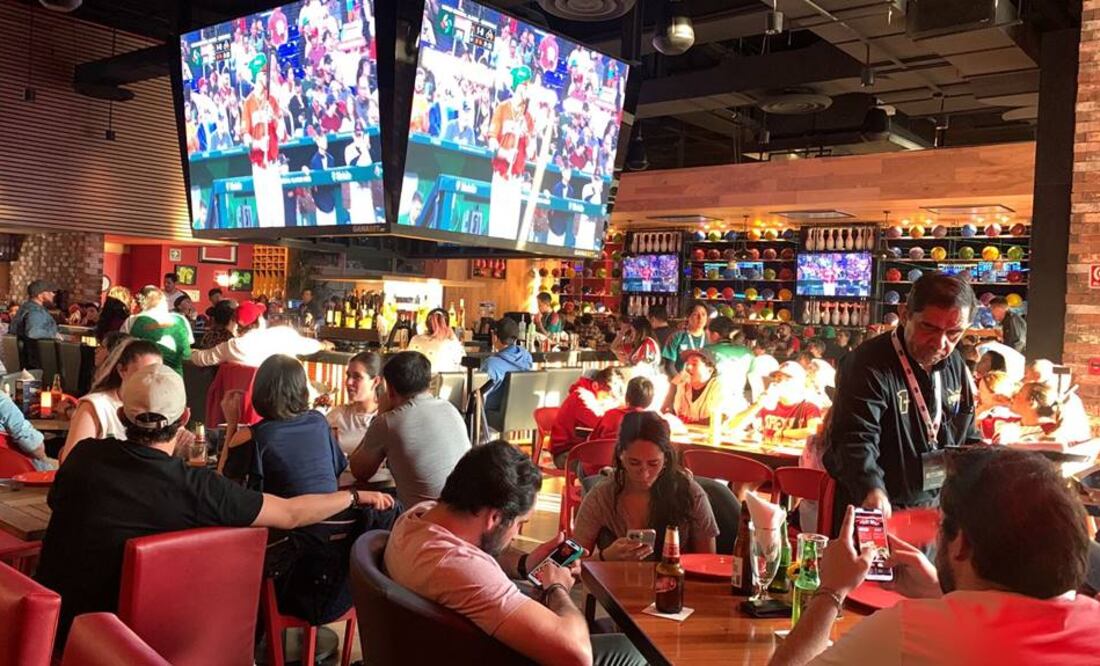 El 56% de los mexicanos tienen planeando apostar en la gran final de este sábado, de acuerdo con la consultora Kantar. Foto: Sports & Chips Games Bar