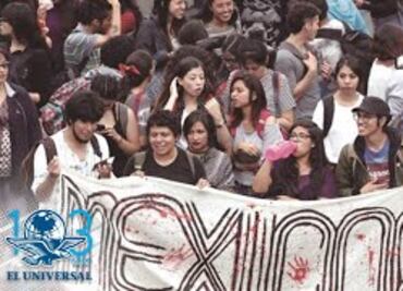 Jóvenes encapuchados realizan pintas en marcha por 2 de octubre