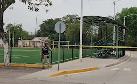 Hallan dos cuerpos con huellas de tortura y disparos en gradas de campo de futbol en Tepuche, Sinaloa; buscan identificarlos  