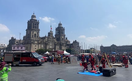 Simulacro Nacional 2024 en el Zócalo: Bomberos, militares y perros de búsqueda realizan acciones de rescate ante hipótesis de sismo