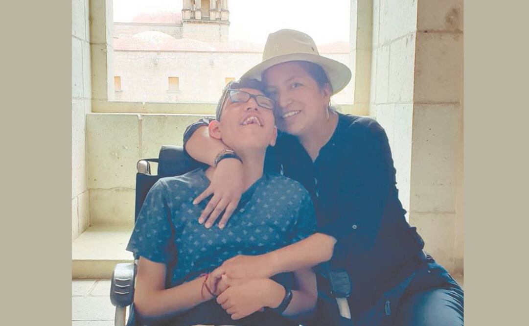 Margarita, quien concluyó la preparatoria técnica, sólo se dedica a su hogar y al cuidado de Carlos, tareas que absorben la mayor parte de su tiempo. Foto: Especial.