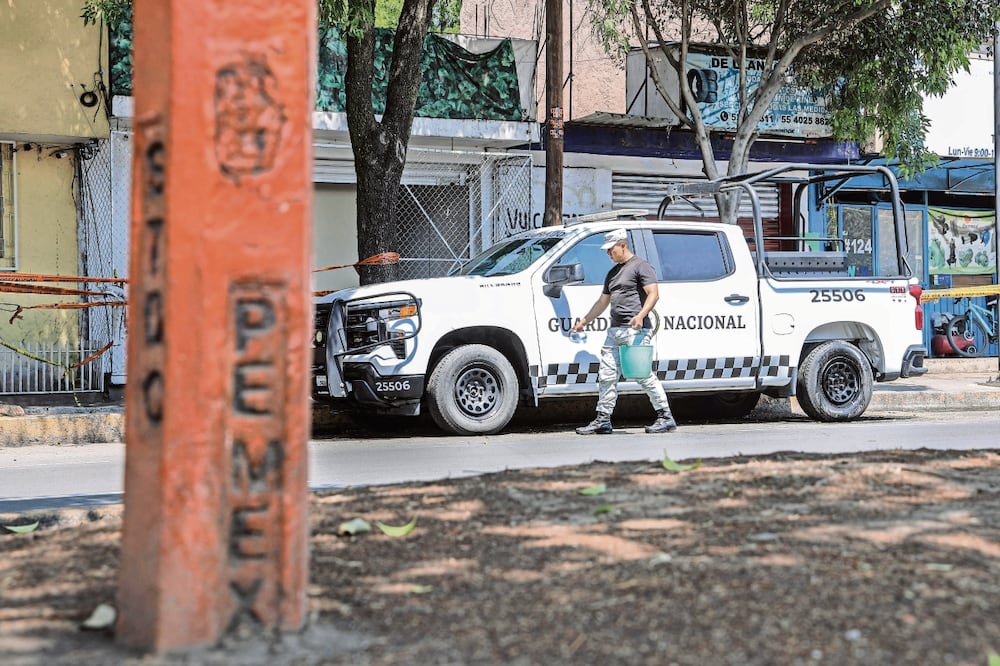 En Avenida Tezozómoc se mantiene la vigilancia. Foto: Gabriel Pano / EL UNIVERSAL