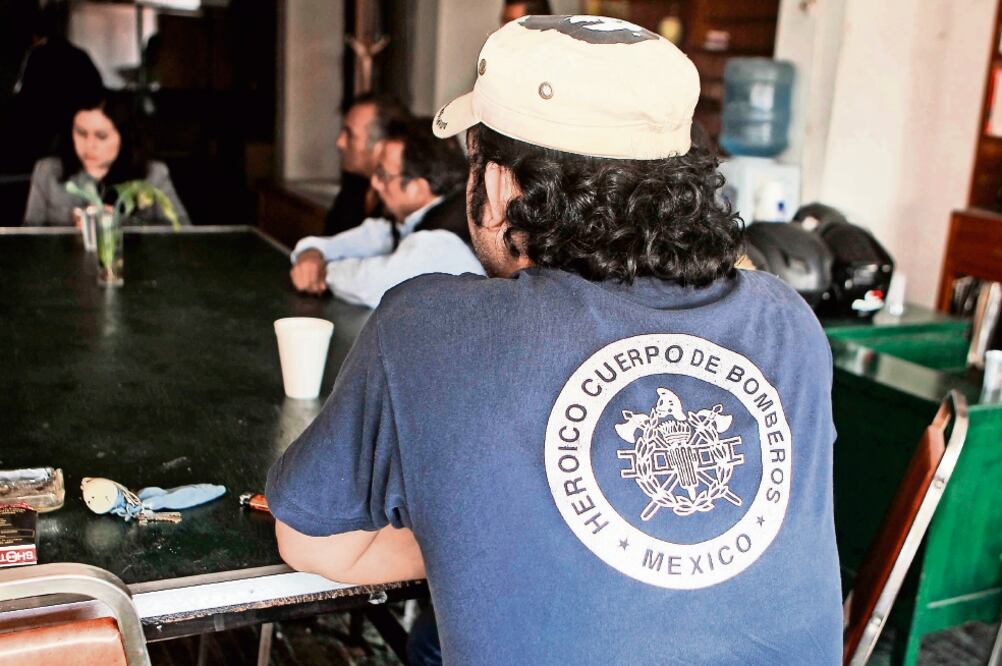 La agrupación Bomberos en Resistencia indicó que antes de que sean despedidos, los superiores los envían a realizar labores de cocina. El jefe de bomberos señaló que esta actividad es una obligación para todos los miembros (FERNANDO RAMÍREZ. EL UNIVERSAL)