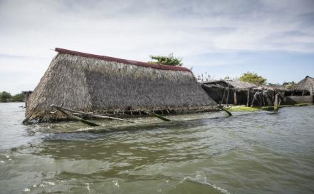 Terremoto y lluvias tronaron a familias de Playa Vicente en Oaxaca