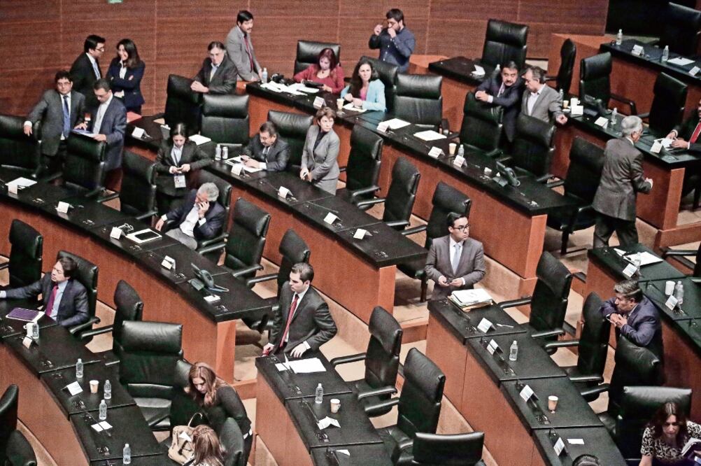 Senadores acordaron que cuando haya cambio de itinerario, los gastos que eso implique se descontarán de las prerrogativas del grupo parlamentario (ARCHIVO EL UNIVERSAL)