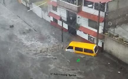 Tormenta en Naucalpan provoca derrumbe de talud y desbordamiento de ríos