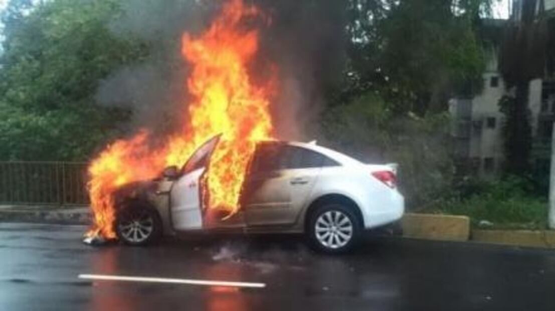 ¿Sabes qué hacer en caso de que tu auto se incendie? 