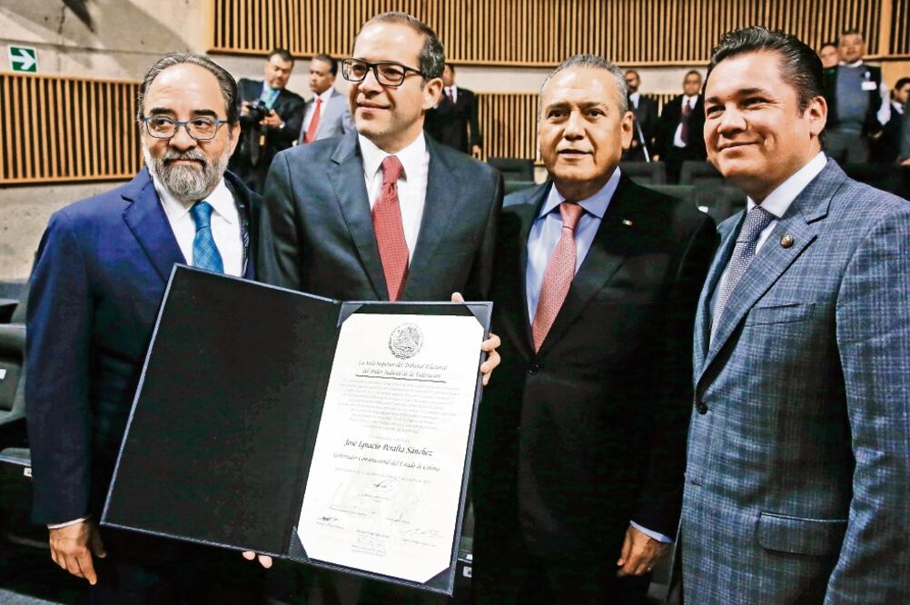 Líderes del tricolor arroparon a Ignacio Peralta tras resultar ganador de la elección extraordinaria realizada el 17 de enero pasado tras la anulación de los comicios del 7 de junio (ESPECIAL)