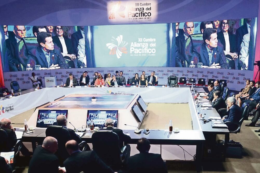 El presidente Peña Nieto advirtió que pese a las voces que cuestionan los beneficios del libre comercio y de la movilidad de las personas, la Alianza del Pacífico ha demostrado que la integración comienza a hacerse realidad en AL. FOTO: PRESIDENCIA