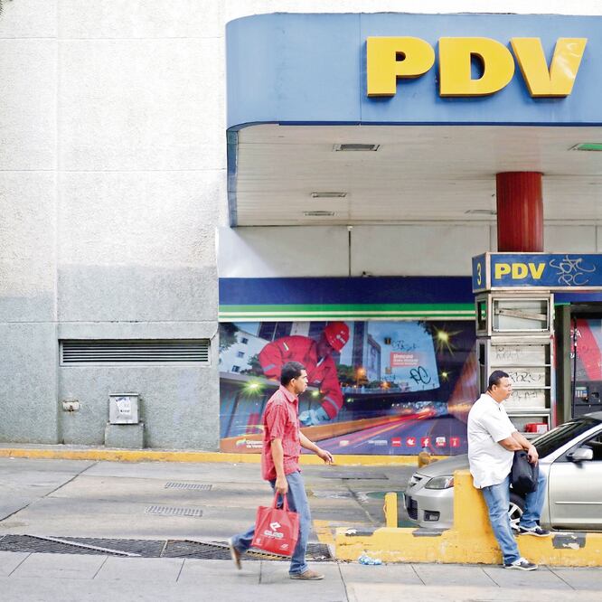 Estación de PDVSA, en Caracas. El gobierno de Donald Trump congeló ayer los recursos de la petrolera bajo suelo estadounidense. ANDRÉS MARTÍNEZ CASARES. REUTERS