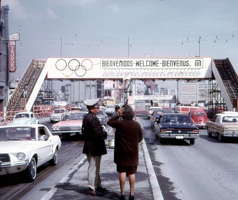 Los puentes peatonales expresaban “modernidad” en los 50 y 60