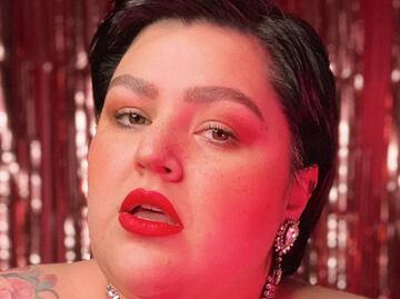 Corset y botas de charol, el look femme fatale de La Fatshionista