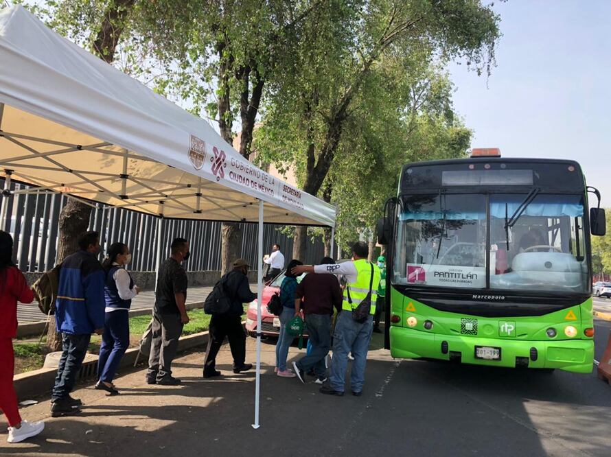 foto: Diego Simon/ El Universal/ El bloqueo de manifestantes lo encabezaron pensionados del IMSS a las afueras de la Cámara de Diputados.