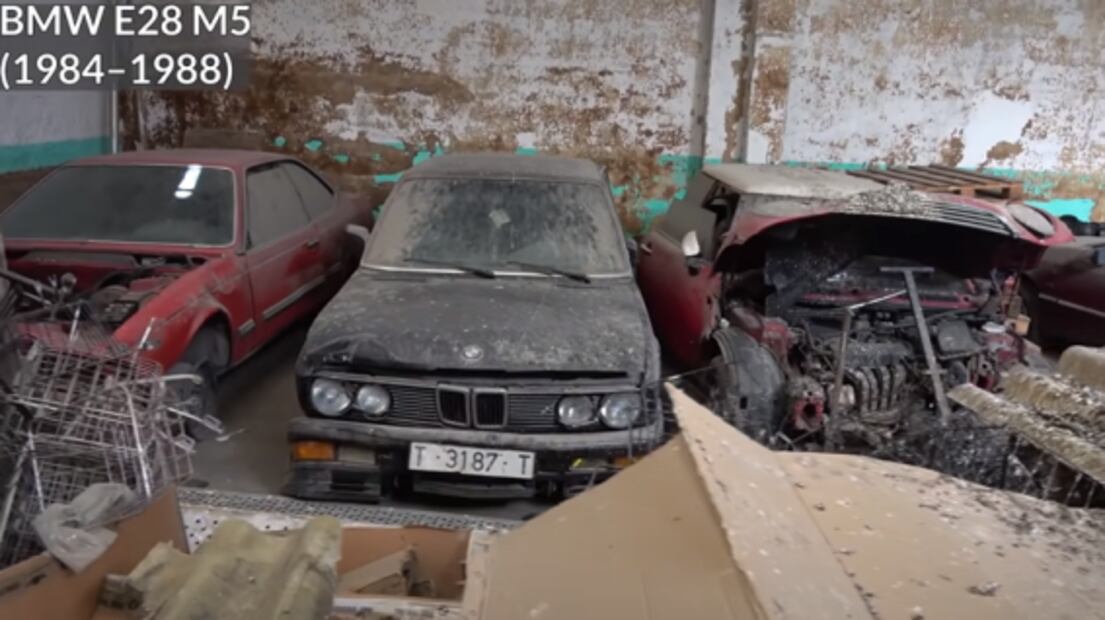 A subasta autos de lujo encontrados en agencia abandonada