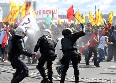 Se desatan violentas protestas en Brasil; Temer despliega tropas federales