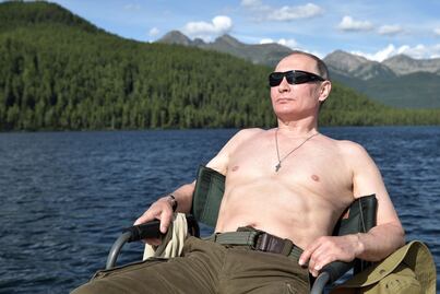 Las vacaciones de Putin; pesca, bucea y toma el sol en Siberia