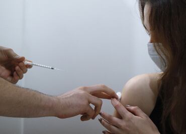 Vacuna contra el VIH de Moderna será probada en humanos, está basada en ARNm