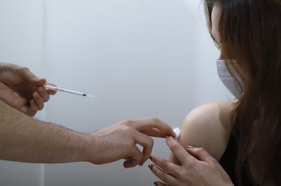 Vacuna contra el VIH de Moderna será probada en humanos, está basada en ARNm