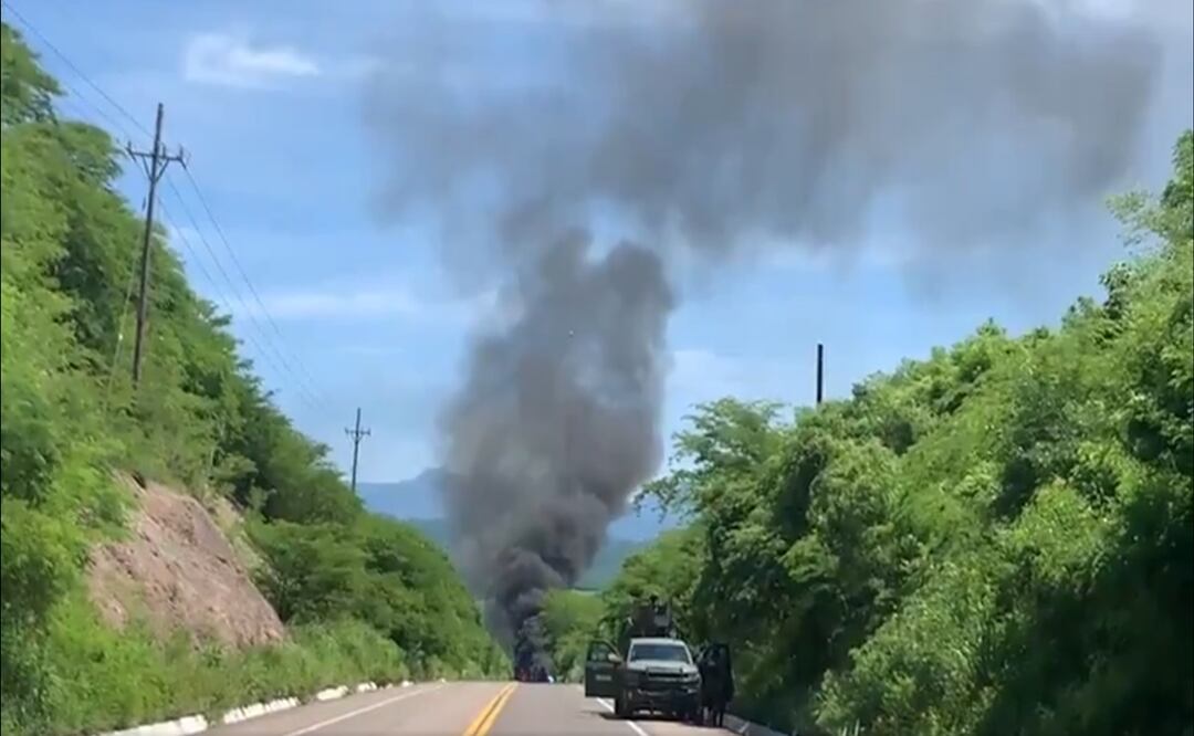 Un bloqueo y ejecuciones en distintas zonas de Culiacán; autoridades estatales emiten alerta a automovilistas. Foto: Captura de pantalla