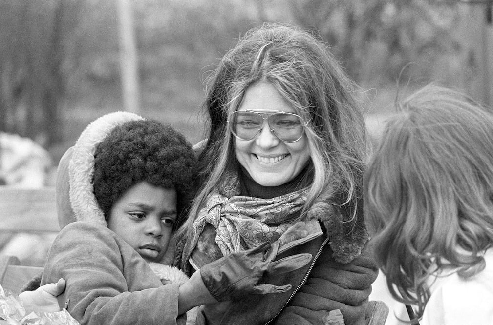 La activista Gloria Steinem en un mitin en el Moumento a Washington. FOTO: AP