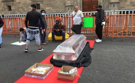 Llevan ataúd a Palacio Nacional para cumplir último deseo; Poncho quería ir una manifestación