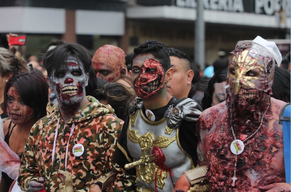 Miles de zombies invaden las calles del primer cuadro de la Ciudad de México. Foto: Germán García