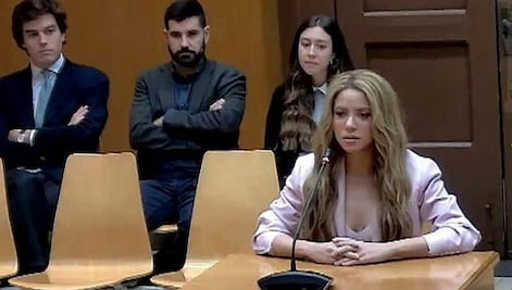 Shakira factura… y paga multas